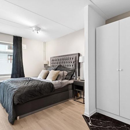 Luxurious Modern Room In Central Oslo - Eur 4K Expensive Bed And 82" Cinematic Tv Extérieur photo