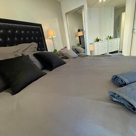 Luxurious Modern Room In Central Oslo - Eur 4K Expensive Bed And 82" Cinematic Tv Extérieur photo