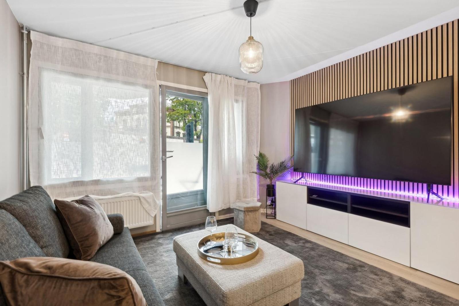 Luxurious Modern Room In Central Oslo - Eur 4K Expensive Bed And 82" Cinematic Tv Extérieur photo