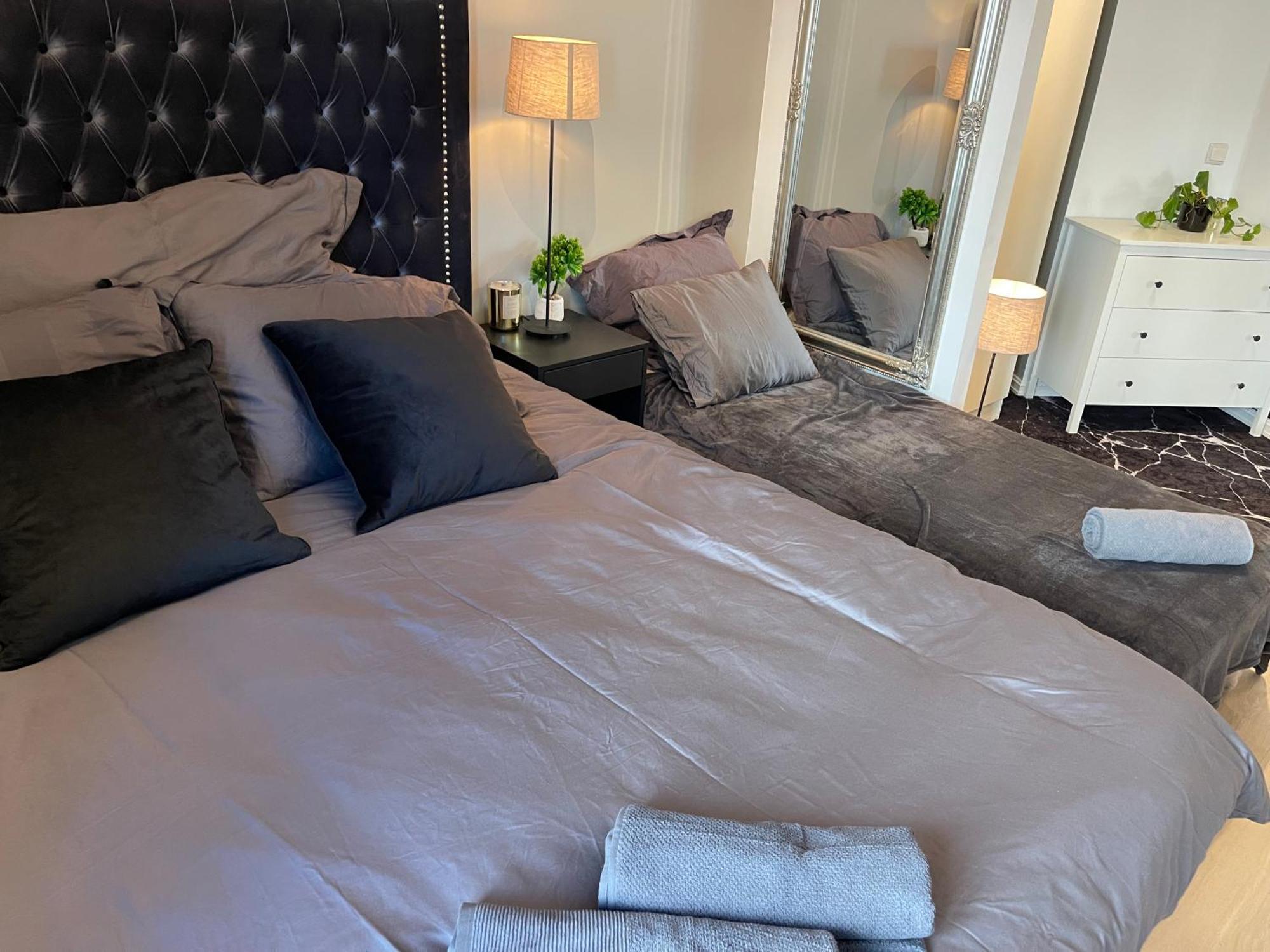 Luxurious Modern Room In Central Oslo - Eur 4K Expensive Bed And 82" Cinematic Tv Extérieur photo