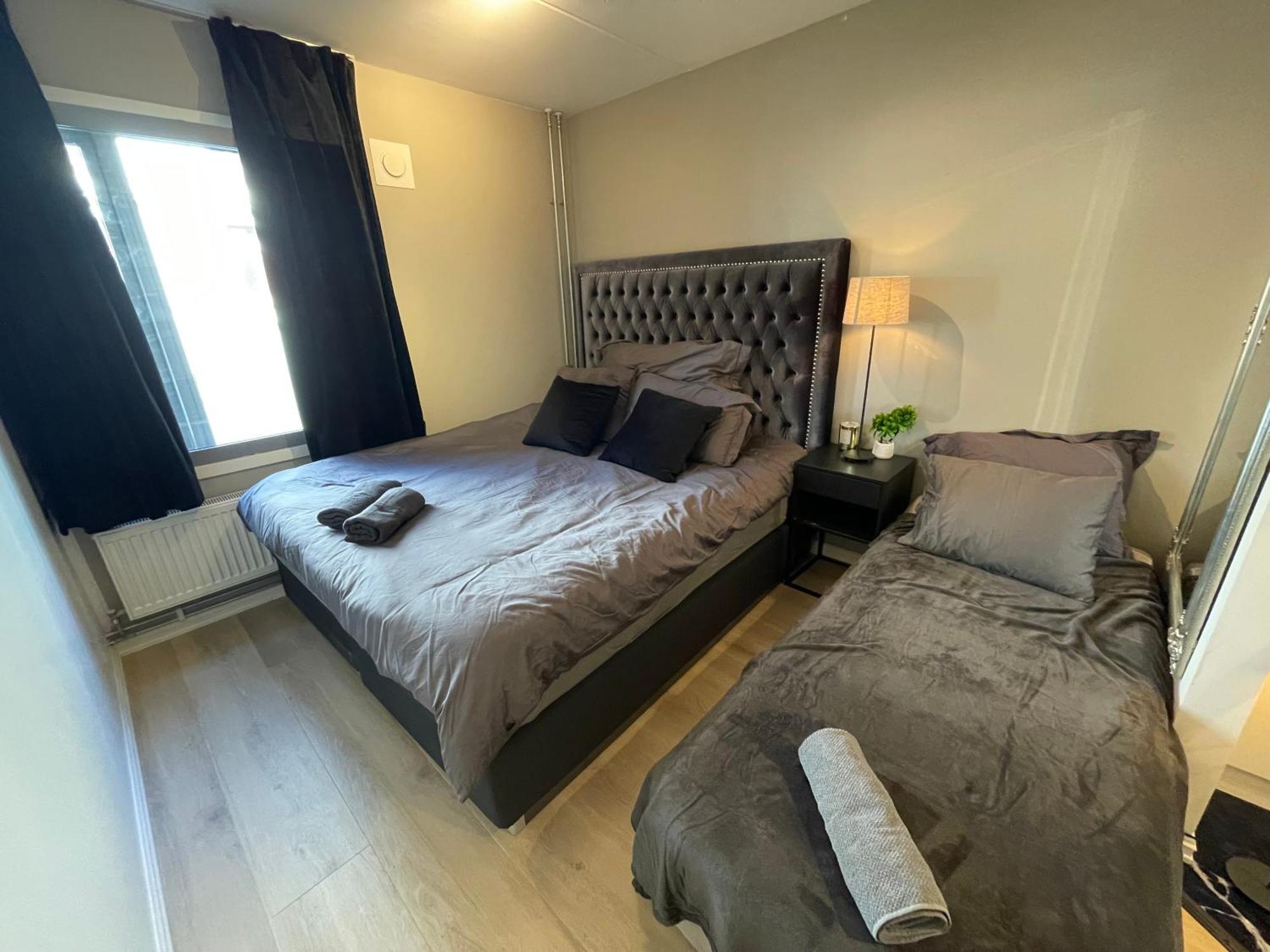 Luxurious Modern Room In Central Oslo - Eur 4K Expensive Bed And 82" Cinematic Tv Extérieur photo
