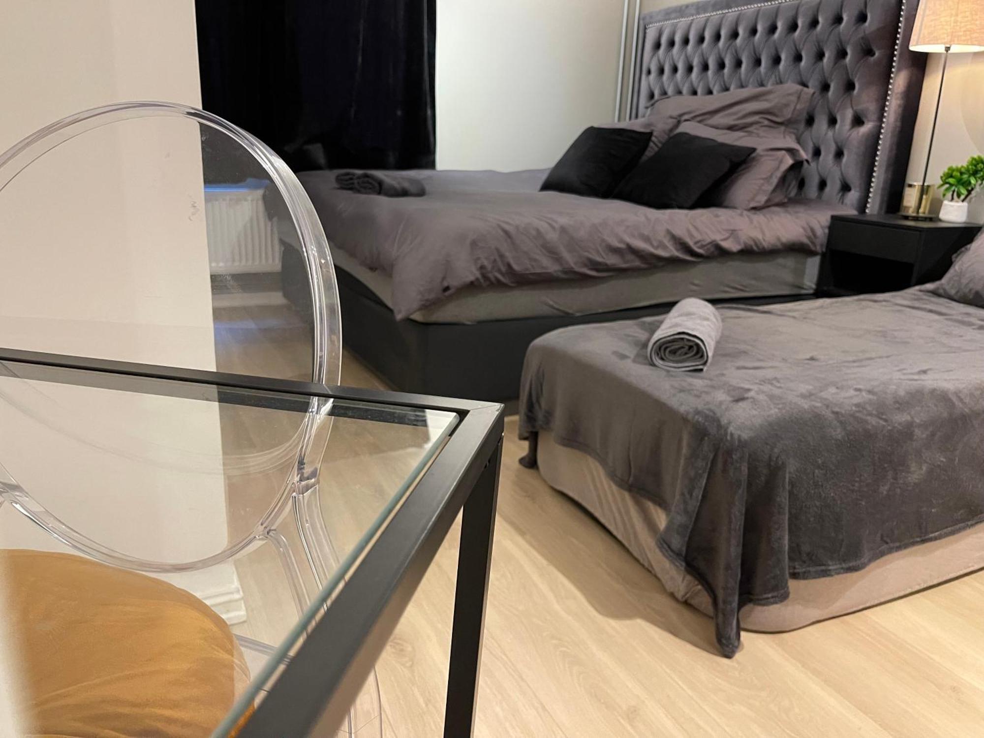 Luxurious Modern Room In Central Oslo - Eur 4K Expensive Bed And 82" Cinematic Tv Extérieur photo