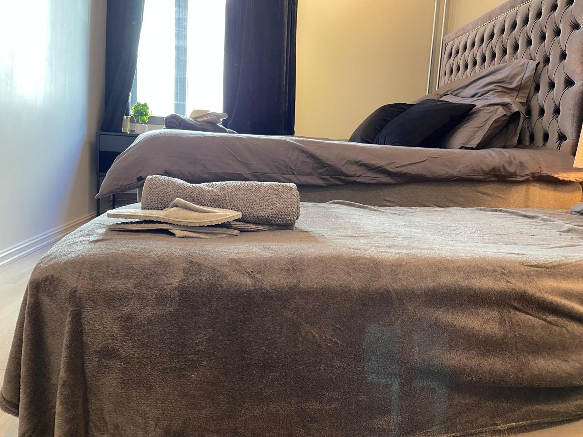 Luxurious Modern Room In Central Oslo - Eur 4K Expensive Bed And 82" Cinematic Tv Extérieur photo